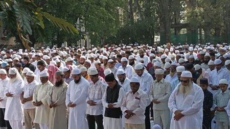 ईद नमाज पठाणमध्ये हुपरीत मुस्लिम बांधवांनी दिला शांतीचा संदेश Eid Namaz Pathan Hupari