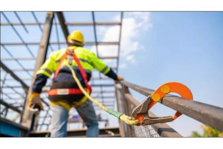 बल्ब बदलण्यासाठी 1 कोटीचा पगार