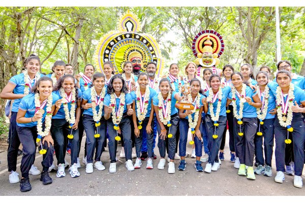 आशिया चषक विजेत्या महिलांच्या कनिष्ठ हॉकी संघाचे शानदार स्वागत