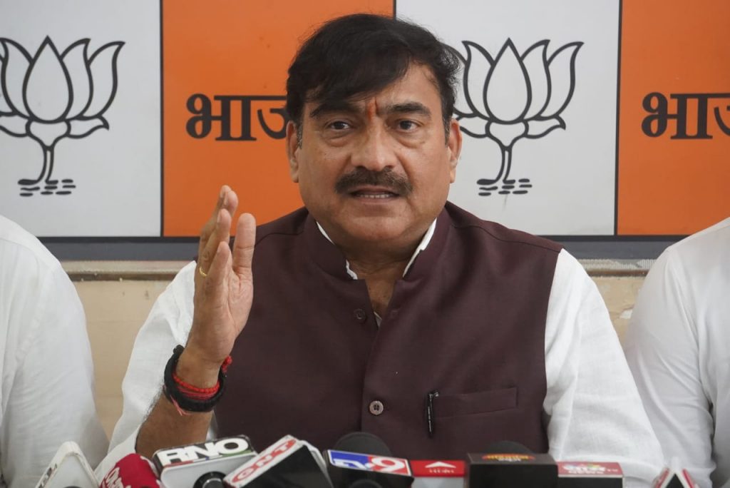 मुंबईतील डबेवाल्यांना परवडणाऱ्या किंमतीत घरे, शिंदे-फडणवीस सरकारचा निर्णय