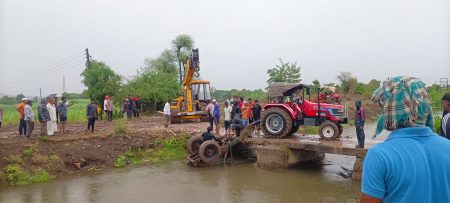 कारंडवाडी येथे ट्रॅक्टर ट्रॉली कॅनॉलमध्ये पलटी, 4 महिलांचा बुडून मृत्यू