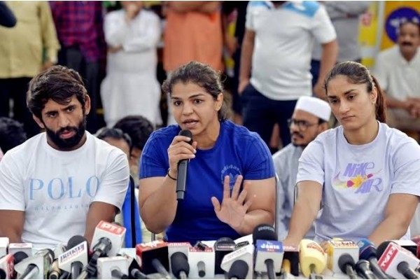 कुस्तीपटू परतले आपल्या कामावर