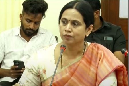 BREAKING: गृहलक्ष्मी योजना अर्ज सादर करण्यास तात्पुरती स्थगिती BREAKING: Temporary moratorium on submission of Grihalakshmi Yojana applications