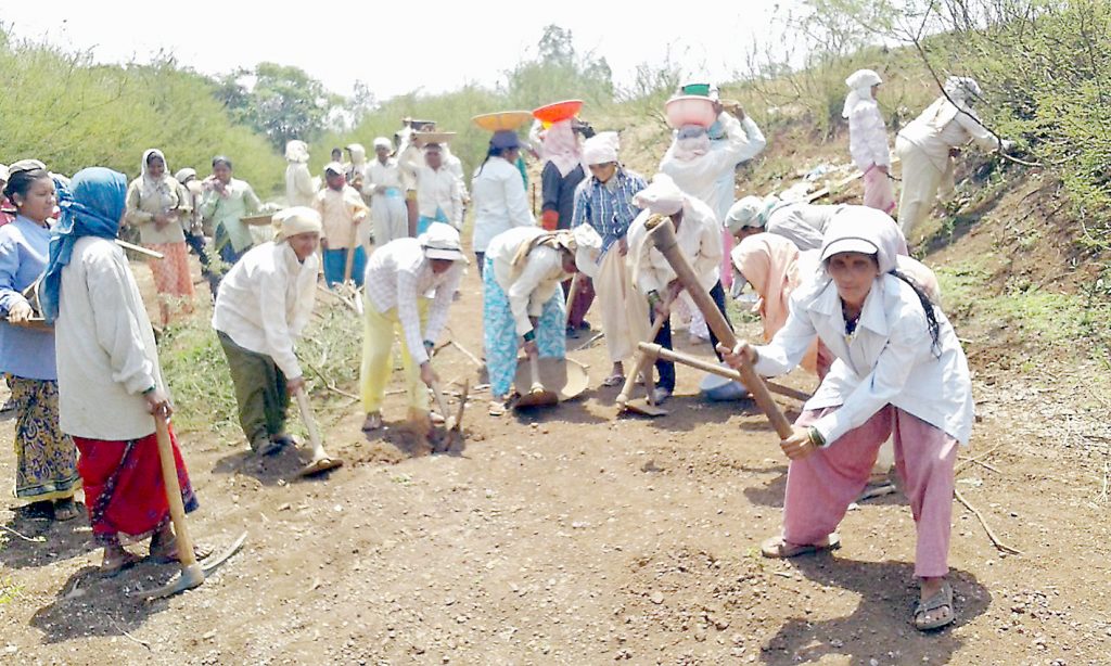 Providing shade for the Rohyans in the scorching sun