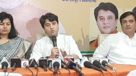 कोल्हापूर क्षेत्रातही आणखीन विमानतळ विकसित करणार : ज्योतिरादित्य सिंधीया