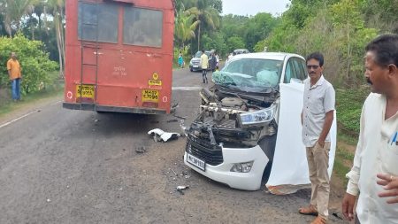 कारिवडे -पेडवेवाडी येथे एसटी आणि इनोव्हा कारमध्ये अपघात !