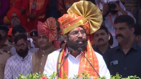 मुंबईतल्या कोस्टल रोडला छत्रपती संभाजी महाराजांचे नाव; मुख्यमंत्र्यांची घोषणा