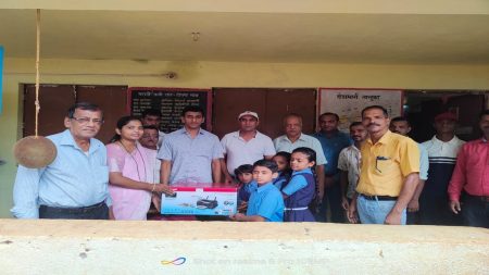 Dodamarg|सावंतवाडा शाळेला संतोष नानचे यांनी स्वखर्चातुन दिला प्रिंटर