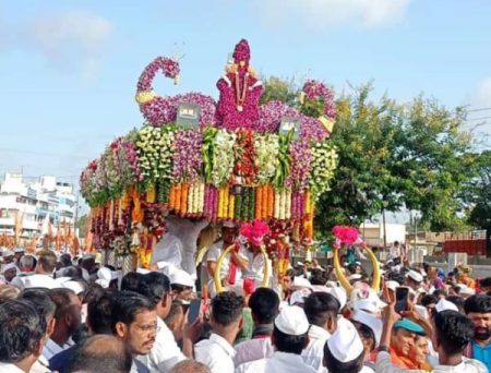 माउलींच्या पालखीवर आज भंडाऱ्याची उधळण