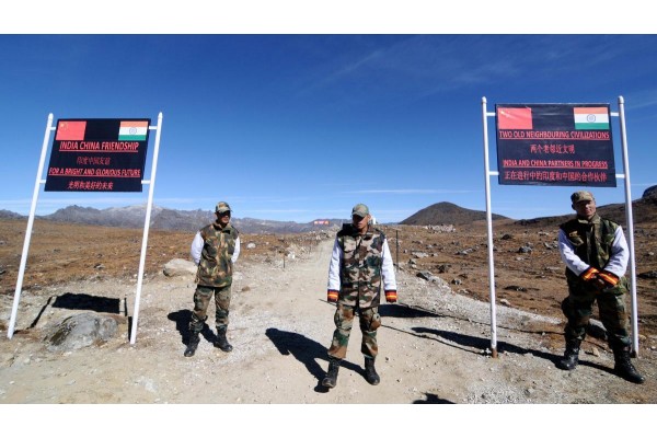 चीनच्या वाढत्या लष्करी हालचाली