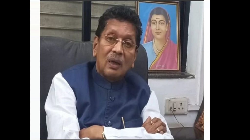 वंदे भारत एक्सप्रेसला सावंतवाडी थांबा द्या ; केसरकर यांचं रेल्वे मंत्र्यांकडे साकडं