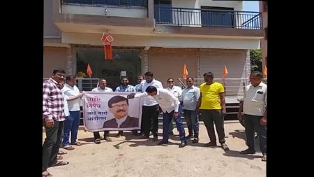 खा. संजय राऊत यांच्या विरोधात कणकवलीत जोडो मारो आंदोलन