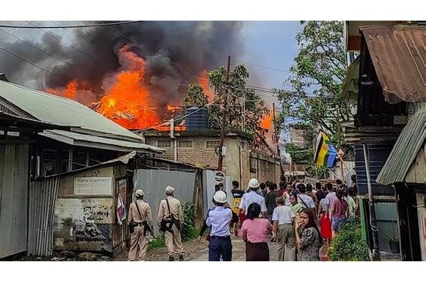 केंद्रीय मंत्र्यांच्या घराची मणिपूरमध्ये जाळपोळ