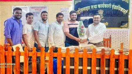 विद्यार्थ्यांना लागणाऱ्या दाखल्या संदर्भात सहकार्य करावे : मनसेची तहसिलदारांकडे मागणी