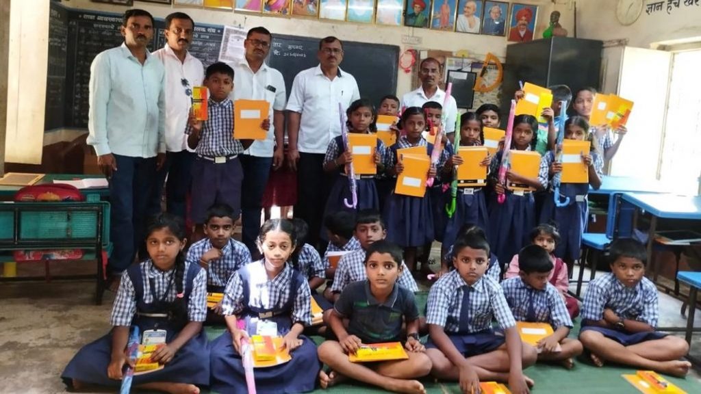 न्हावेलीत जि.प च्या चारही शाळांना शैक्षणिक साहित्यांचे वितरण