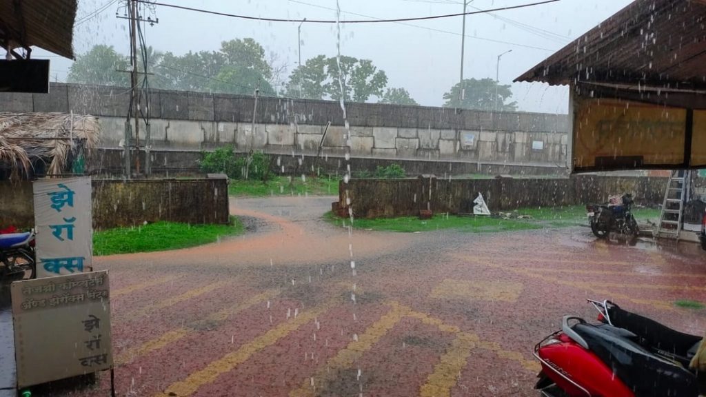 sindhudurg:ओरोसमध्ये सकाळी पावसाची हजेरी !