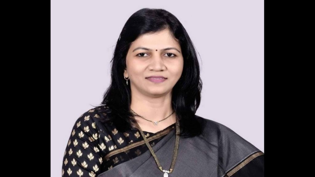 रखडलेला सावंतवाडी रेल्वे टर्मिनसचा प्रश्न मार्गी लावण्यासाठी शरद पवार आग्रही