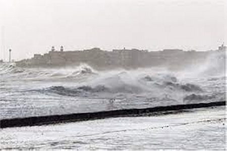 गुजरातच्या किनाऱ्यावर गुरुवारी धडकणार चक्रीवादळ