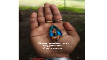 देवसूच्या शुभमने तुळशीपत्रावर साकारले विठुराय !