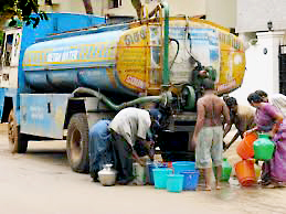 धरणांनी गाठला तळ, कुचकामी ठरतोय नळ!