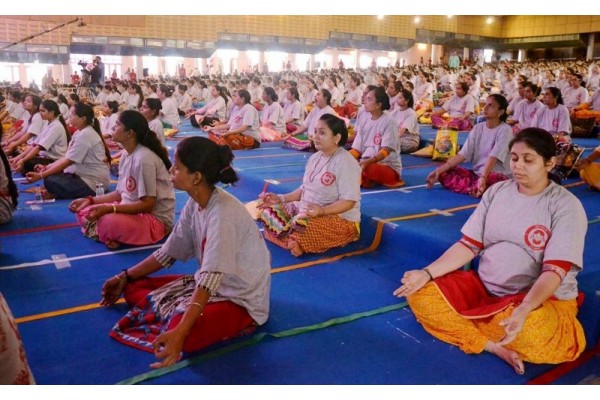 कामादरम्यान शासकीय कर्मचारी घेणार ‘योगा ब्रेक’