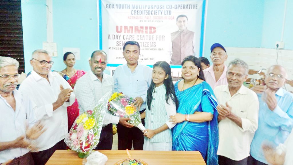 गोपाळ सुर्लकर यांचा वाढदिवस साजरा