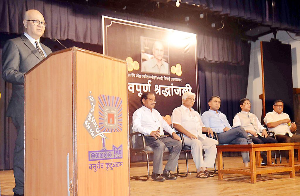 न्याय, निती, घटनेला प्रमाण मानणारे कर्तृत्व हरपले