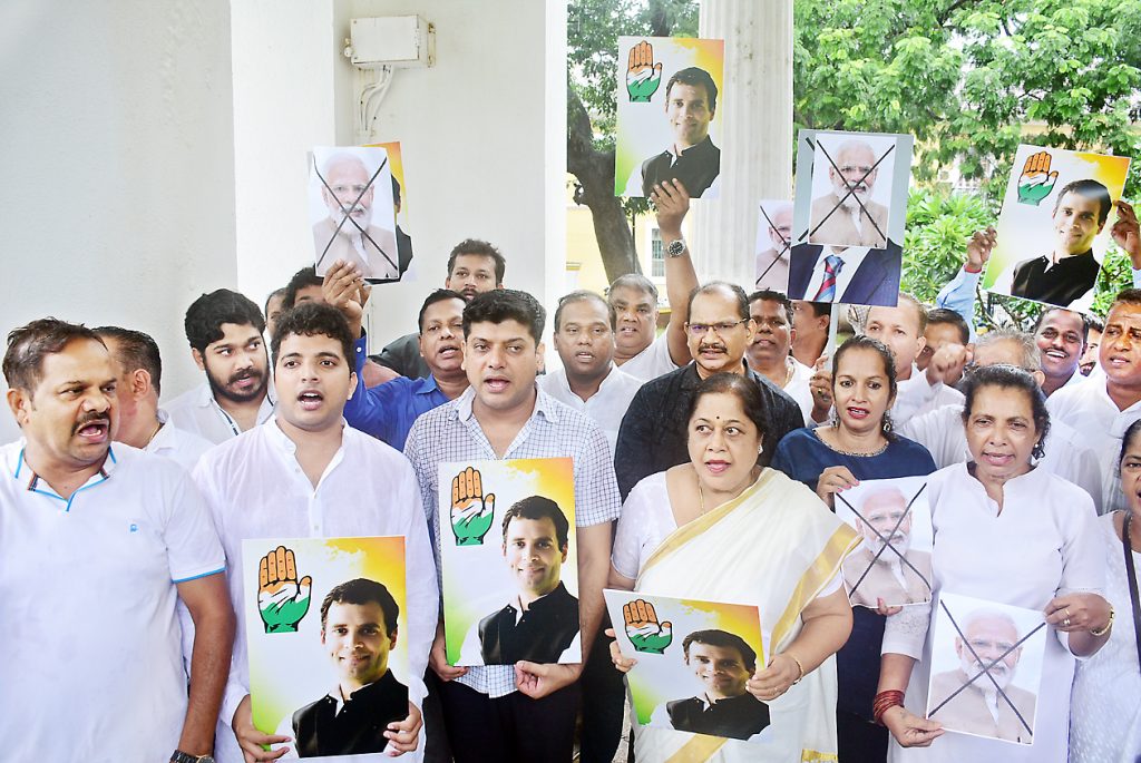 Congress protests at Azad Maidan