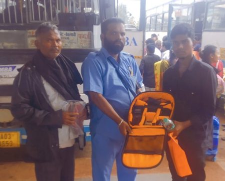 कदंब कंडक्टर नरेश मांद्रेकर यांचा प्रामाणिकपणा Kadamba conductor Naresh Mandrekar's honesty