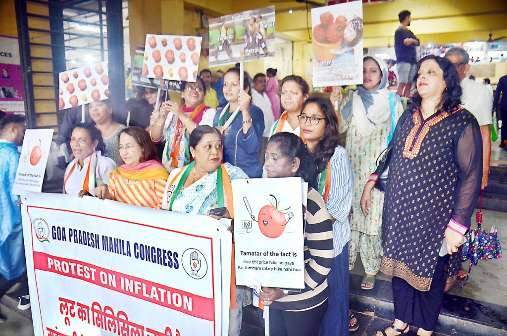 गोवा प्रदेश महिला काँग्रेसतर्फे महागाई विरोधात निदर्शने Demonstration against inflation by Goa Pradesh Mahila Congress