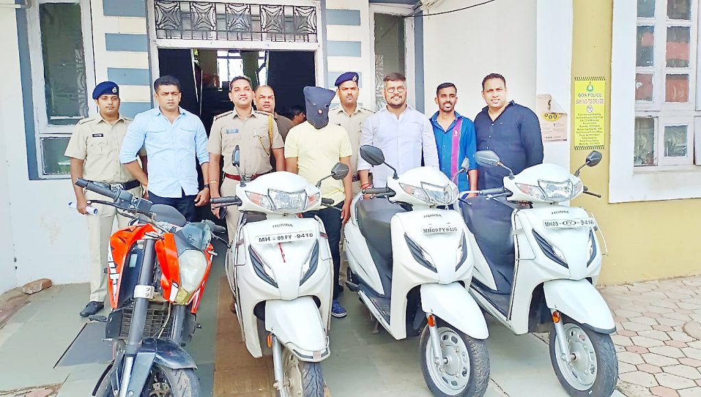 दुचाकी चोरट्याला अटक Two-wheeler thief arrested