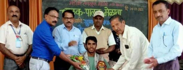 श्रीनाथ दळवीचा सत्कार Tribute to Srinath Dalvi