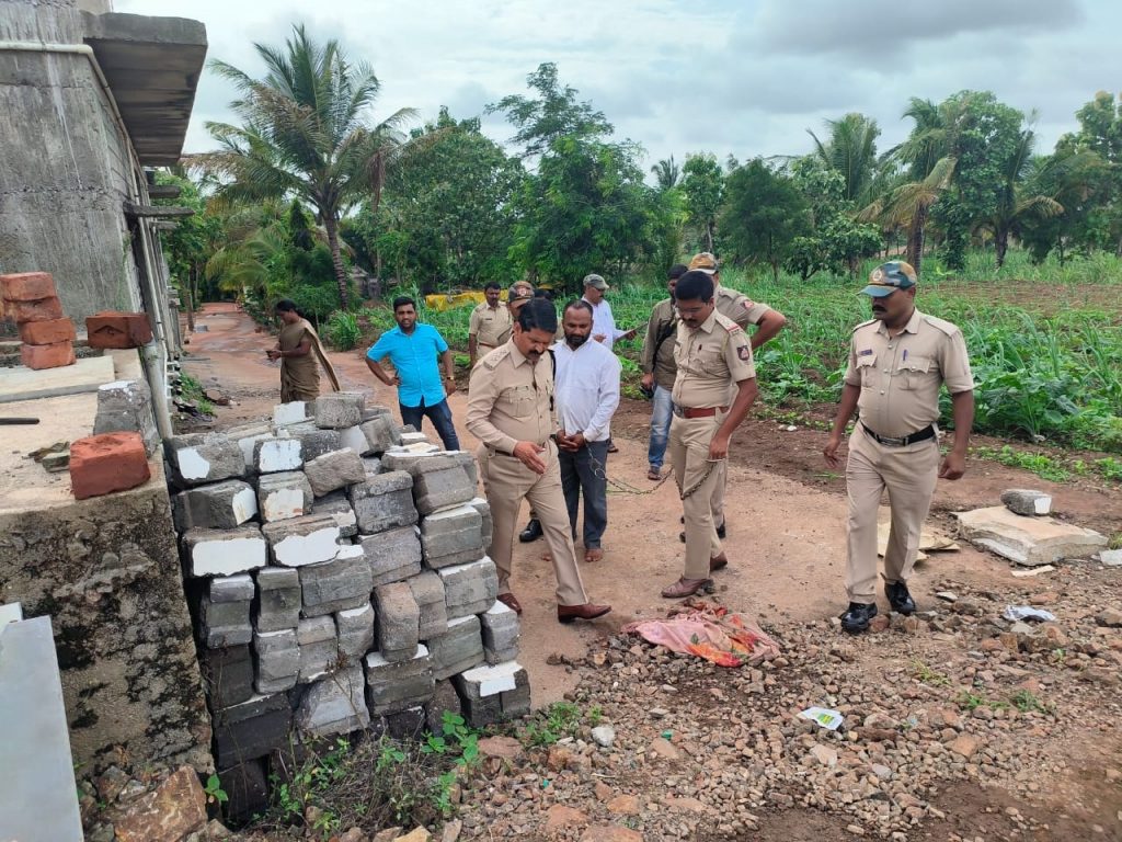 हत्येवेळचे अंगावरील कपडेसुद्धा जाळले, तरीही अडकले Even the clothes on the body at the time of the murder were burned, but still stuck