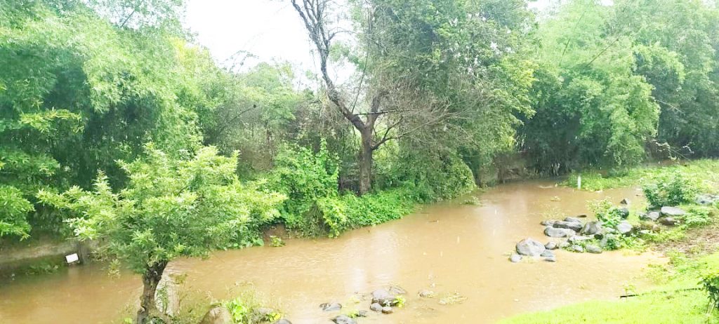 Mungetri river flows in Santibastwad area