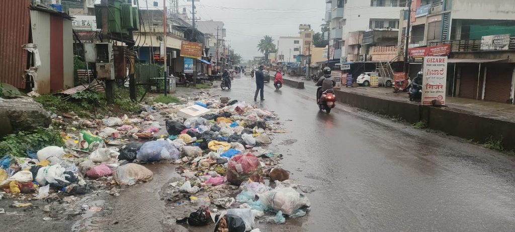 गणेशपूर मुख्य रस्त्यावर कचरा Garbage on Ganeshpur main road