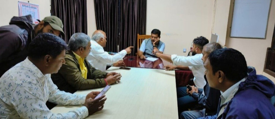 Urgently complete civic amenities in Khanapur Vajpayee Nagar