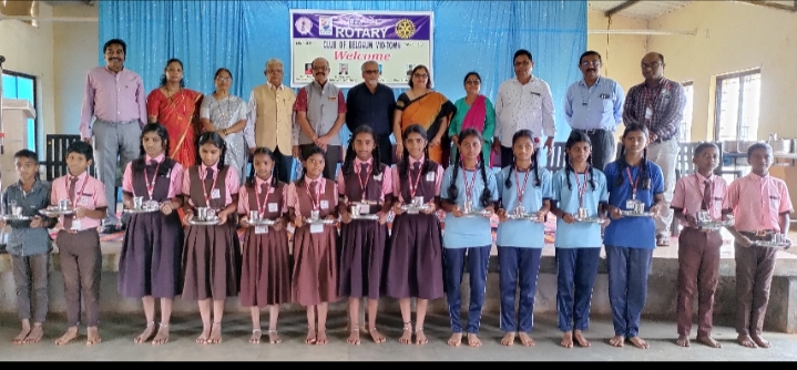 A gift of plates to Agasgae High School by Rotary Midtown