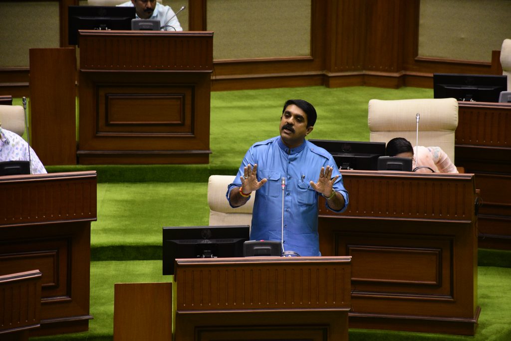 Government on edge in Mhadai case