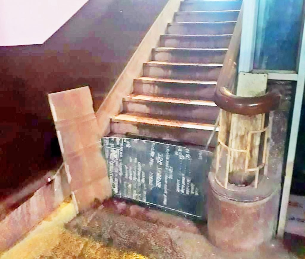 Neglect of maintenance of old municipal building