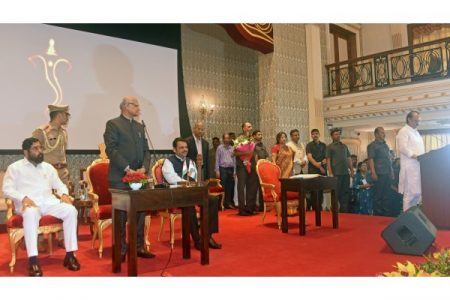 सत्तानाट्यात महाभूकंप, राष्ट्रवादीत फूट