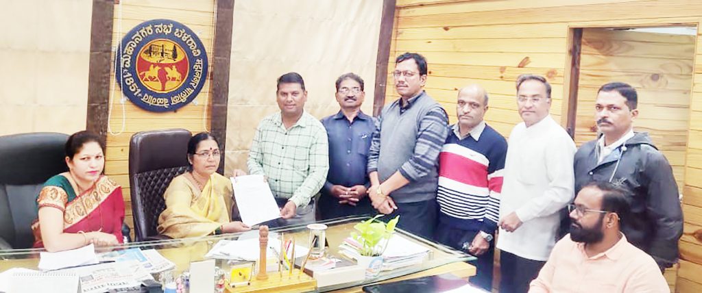 शहरातील प्रत्येक प्रभागात औषध फवारणी करा Giants Group of Belgaum Men's Statement to the Mayor