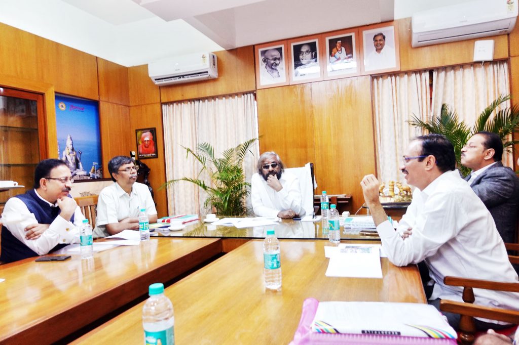 सोगल सोमनाथला पक्षीधाम निर्मितीसाठी मंत्र्यांशी चर्चा Discussion with Minister for construction of Sogal Somnath Bird Sanctuary