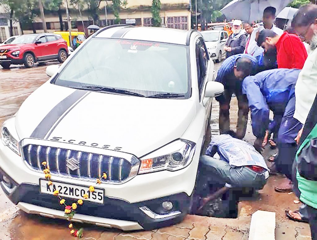 The car got stuck in the chamber