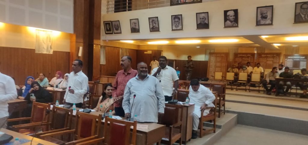 ठाण मांडलेल्या अधिकाऱ्यांच्या बदल्यांबाबतचा ठराव Resolution regarding transfers of stationed officers