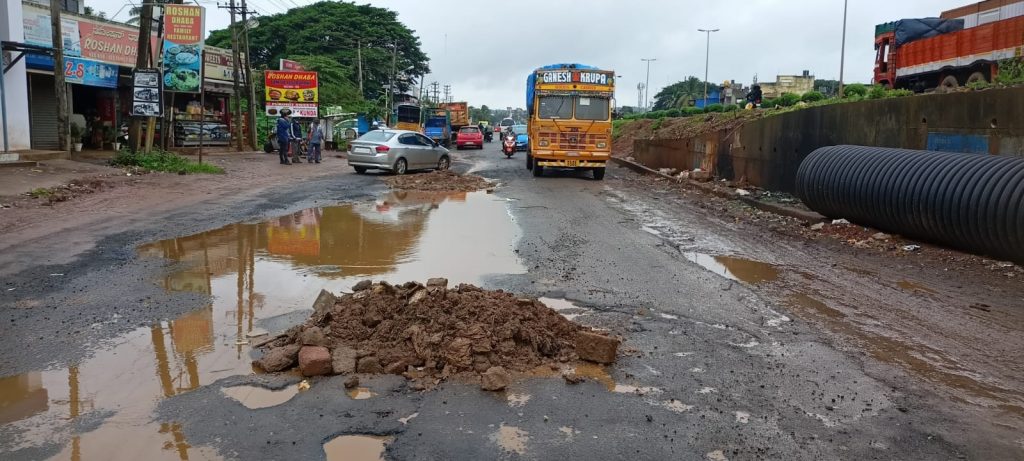 Condition of service road in New Gandhinagar is pathetic
