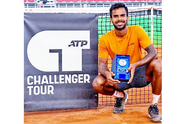 सुमित नागलचे चॅलेंजर स्पर्धा जेतेपद Indian tennis player Sumit Nagal won the Tampere Open Challenger title. This is his fourth Challenger title in his career. In the final, he defeated Dalibor Svarsina of the Czech Republic.