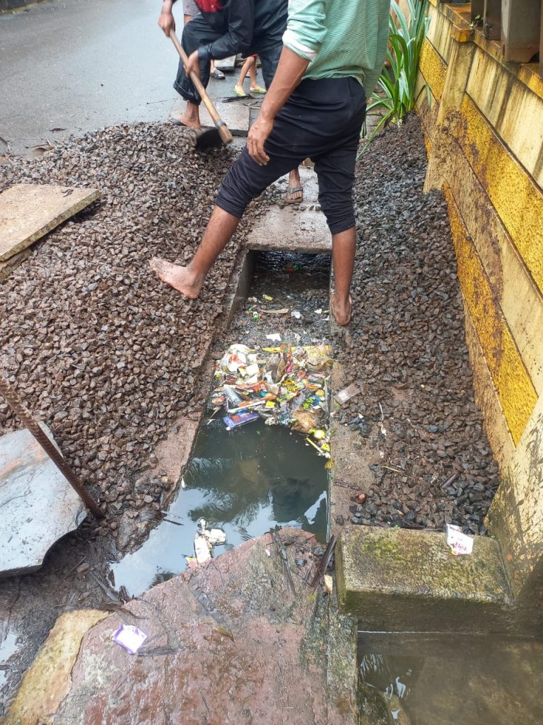 At Sambhaji Galli, Mahadwar Road, sewage overflowed into the house