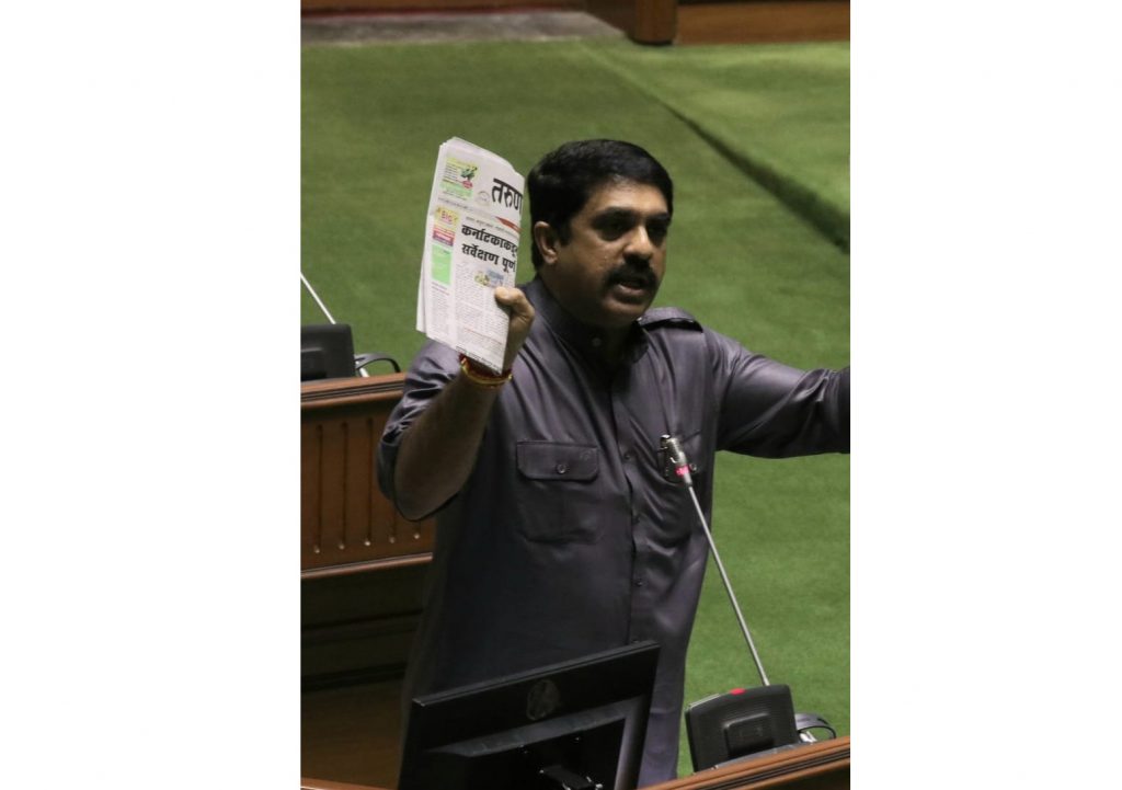 Mhadaiprashni Sardesai targets the government