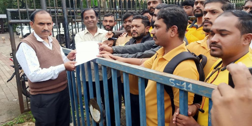 गृहलक्ष्मी अर्जभरणा शुल्क वाढवून द्या please increase the application fee for Grihalakshmi