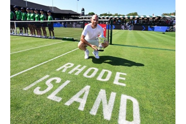 France's Mannarino is invincible